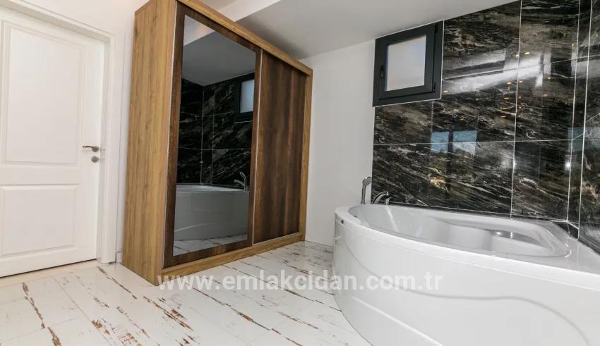4+1-Zimmer Einfamilienhaus Zu verkaufen in Faralya Bz. Fethiye - 500 m²