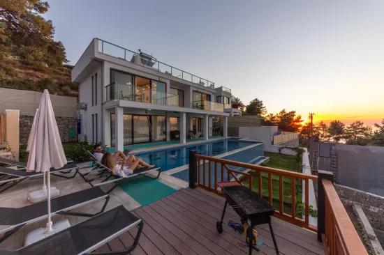 In Faralya eine Villa mit Meeresblick