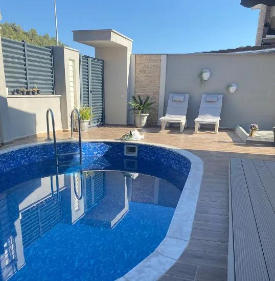 Marmaris Camiavlu In freistehende Villa mit Pool und großem Garten 4+1 zu verkaufen Luxus Triplex Villa