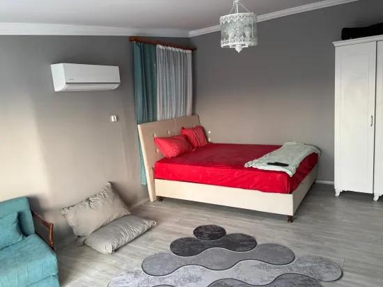 In Marmaris Camiavlu freistehend mit Pool & großzügig mit Garten 4+1 möbliert zu vermieten Lux Triplex