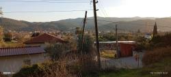 In Akyaka, 8 Km Entfernt, Steht Ein 1186 M² Großes Grundstück Zum Verkauf, Auf Dem Ein Villenprojekt Mit 15 Zimmern Geplant Ist.