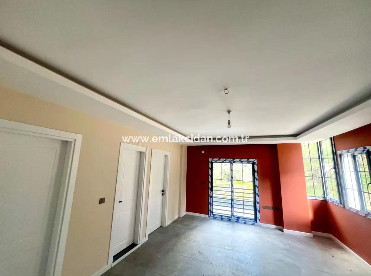 Luxuswohnung Zum Verkauf Mit Swimmingpool Im Stadtteil Gökçe Des Bezirks Ula Der Provinz Muğla 2 Km Zum Meer Mit Blick Auf Den Wald