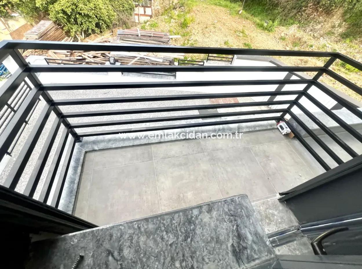 Luxuswohnung Zum Verkauf Mit Swimmingpool Im Stadtteil Gökçe Des Bezirks Ula Der Provinz Muğla 2 Km Zum Meer Mit Blick Auf Den Wald