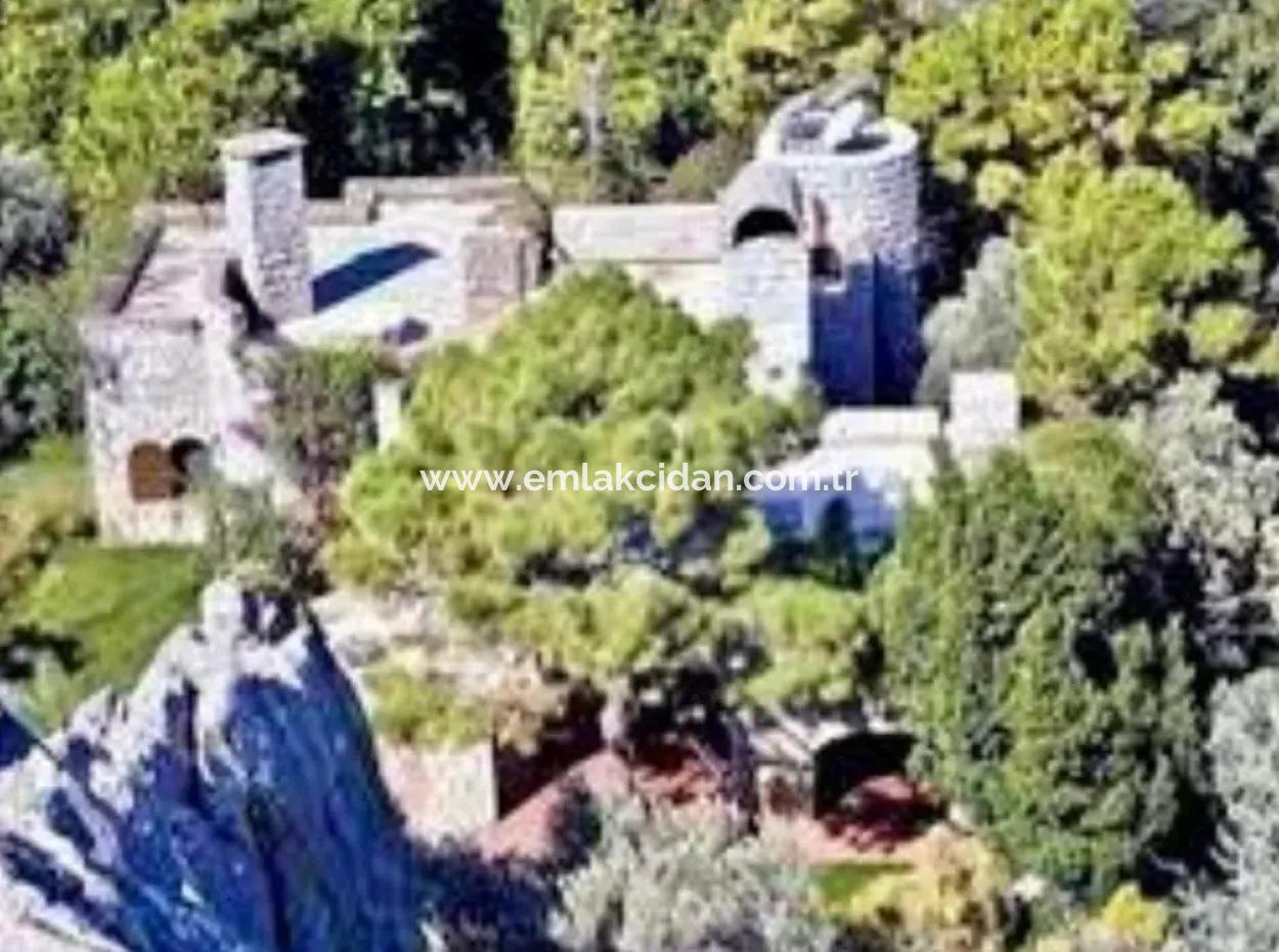 81000M2 Insel Zum Verkauf In Marmaris Region 31000M2 Eigentumsurkunde Offizieller Strom Wasser Verfügbar Herrenhaus Mit Legalem Haus Darin