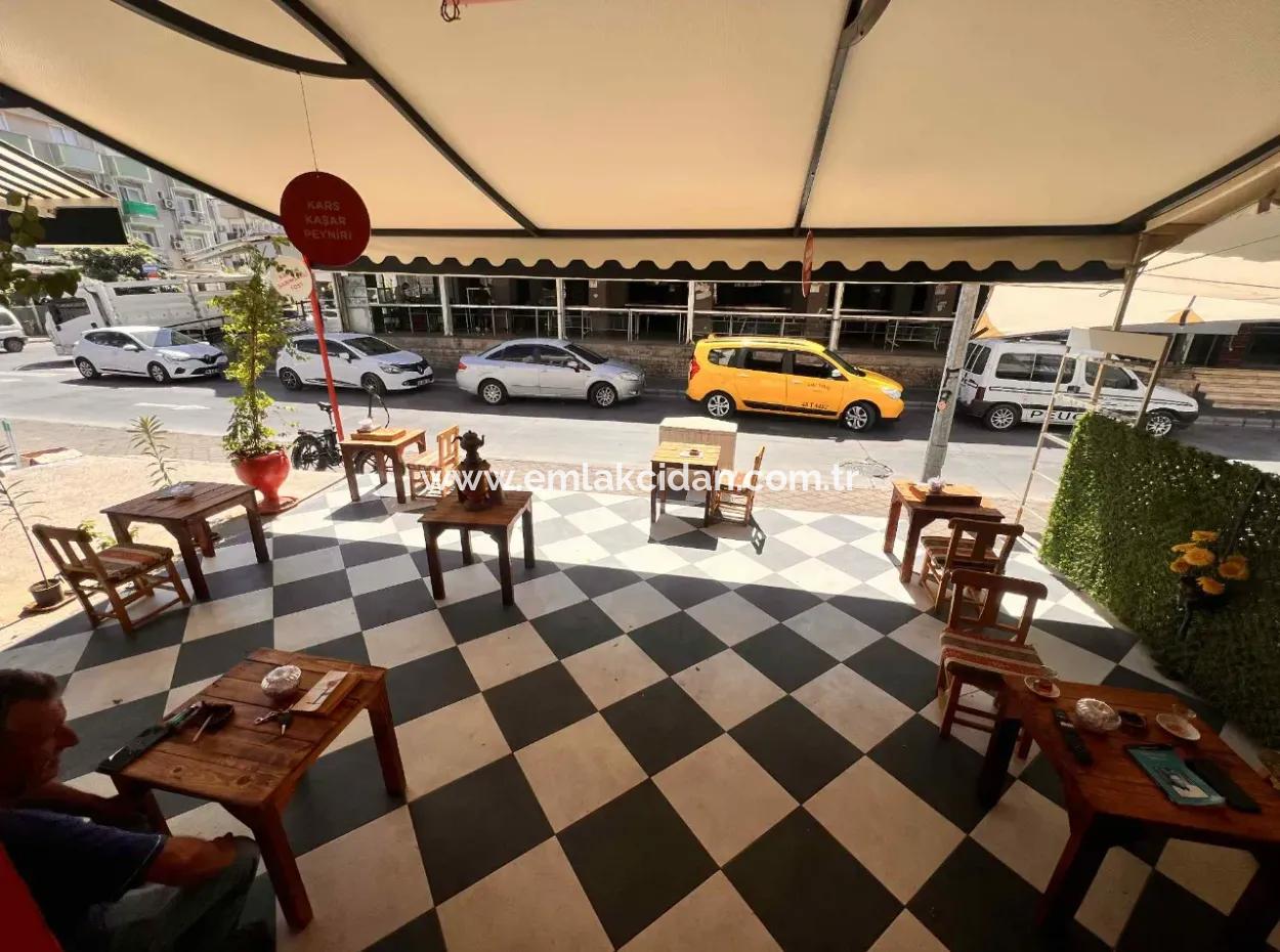 Geschäft Zum Verkauf Im Geschäftigen Zentrum Von Marmaris Mit Bereitwilligen Kunden Mit Seinem Einzigartigen Konzept
