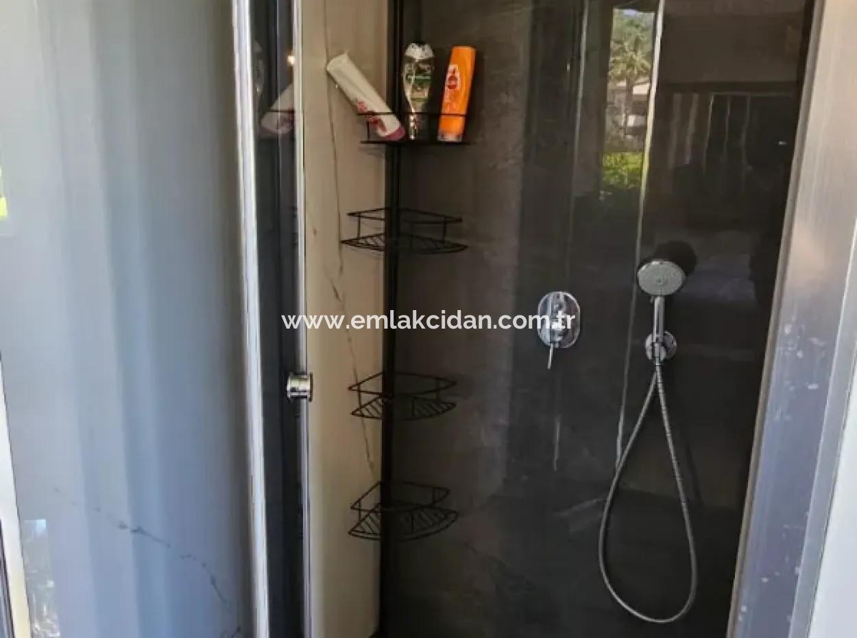 Camiavlu Neighborhood 3 1 Rückwärtsduplex Zum Verkauf Auf Einem Sicheren Gelände Mit Pool