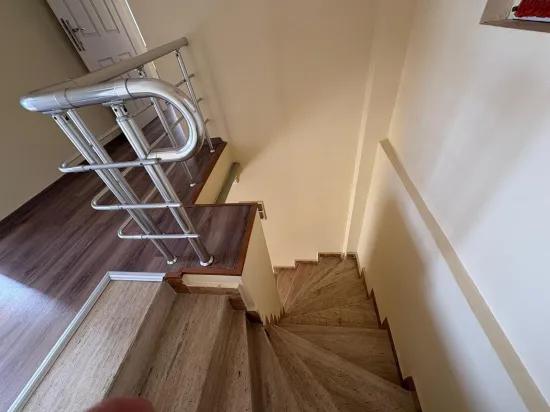 Im Sarıana Mahallesi 3+1 Zu Verkaufendes Oberdoppelhaus