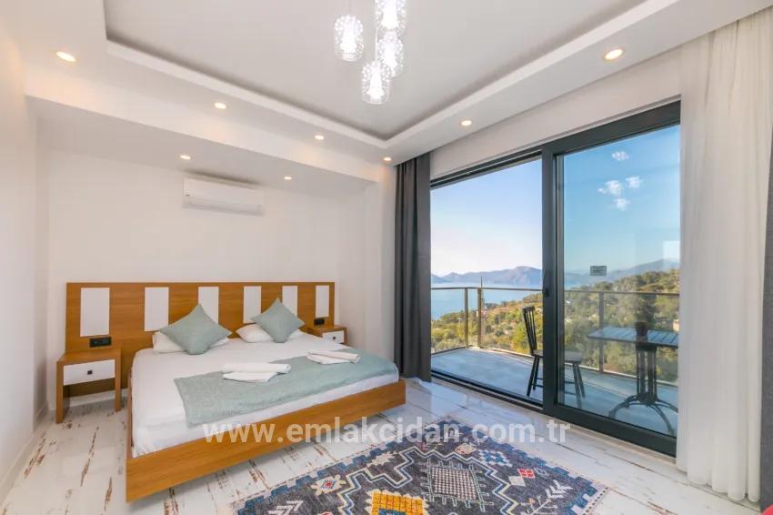 In Faralya, a magnificent villa with a sea view