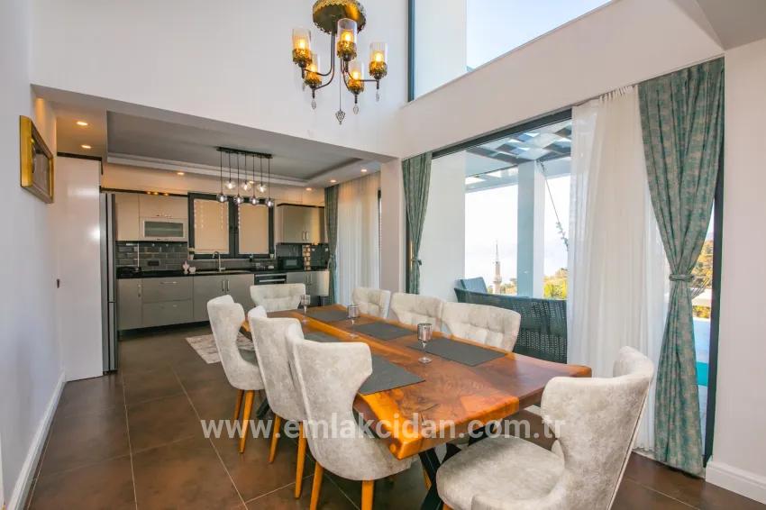 Faralya'da deniz manzaralı muhteşem bir villa