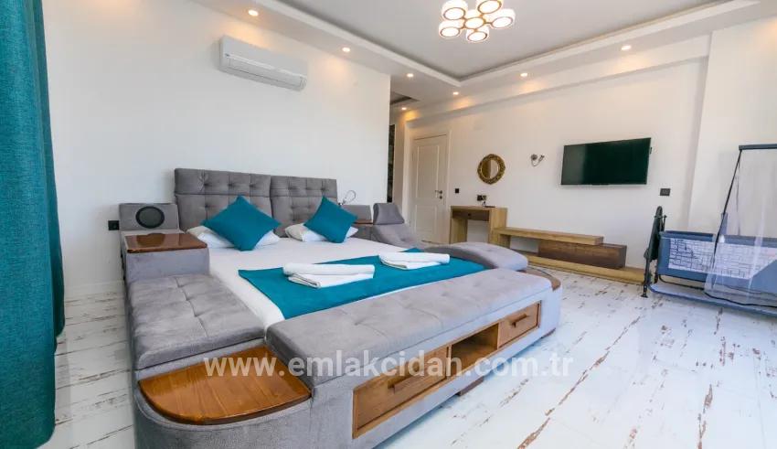 Faralya'da deniz manzaralı muhteşem bir villa