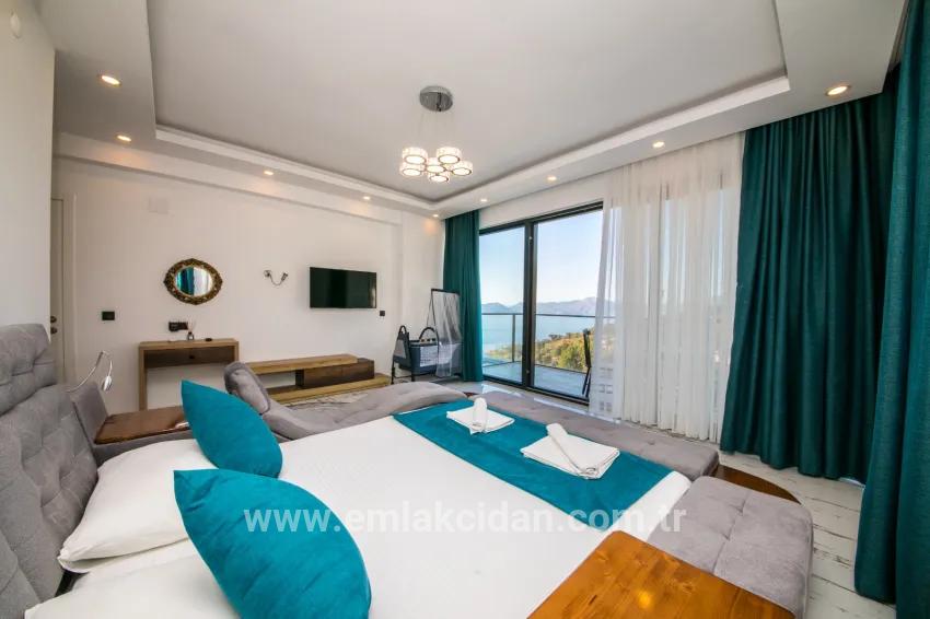 Faralya'da deniz manzaralı muhteşem bir villa