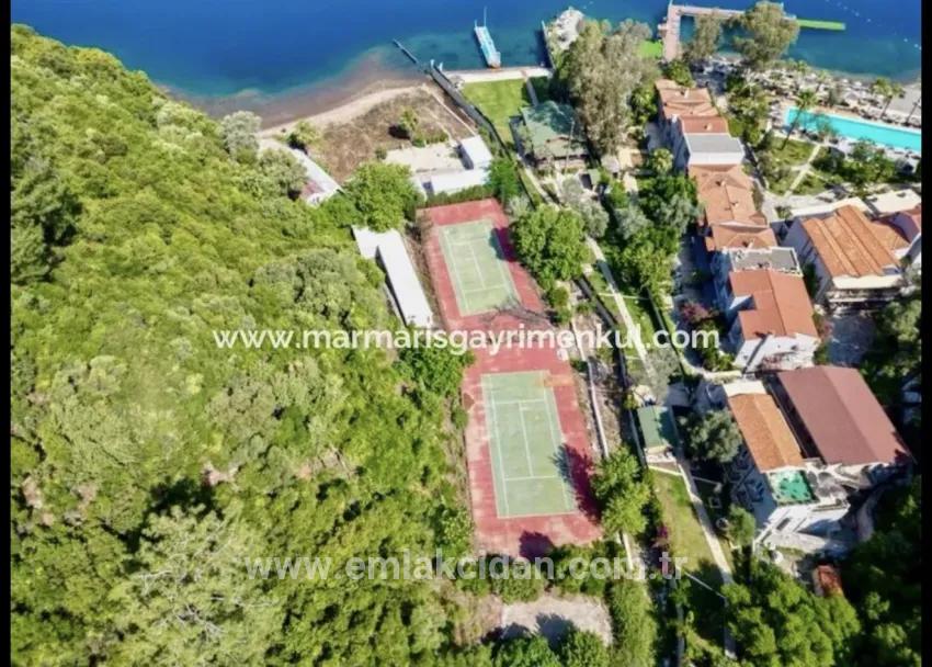 Marmaris Adaköy mevkiinde 4500m2 denize sıfır Özel mülk