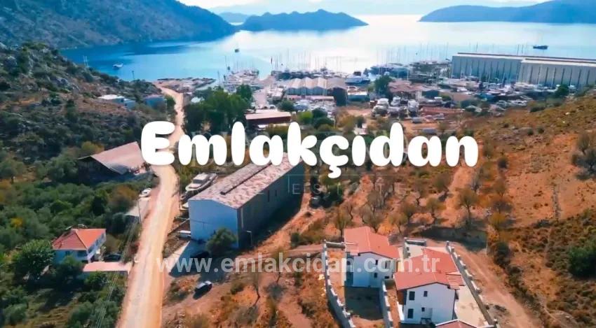 Marmaris Bozburun mahallesinde muhteşem deniz manzaralı 4+1 sıfır 170 m2 satılık villa