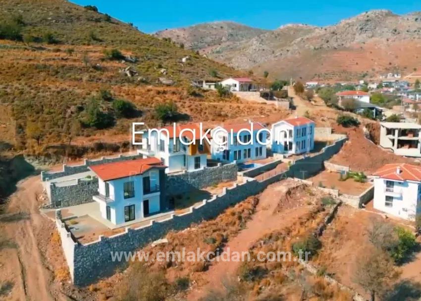 Marmaris Bozburun mahallesinde muhteşem deniz manzaralı 4+1 sıfır 170 m2 satılık villa