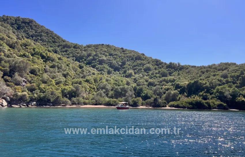 Marmaris cennet adasında satılık 2000 m2 köy