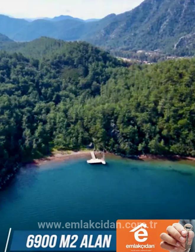Marmaris Orhaniye mahallesinde 6000 m2 Özel İskelesi mevcut satılık koy