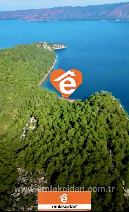 Marmaris Orhaniye mahallesinde 6000 m2 Özel İskelesi mevcut satılık koy