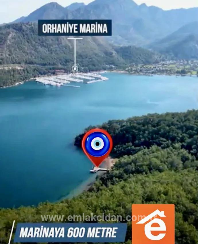 Marmaris Orhaniye mahallesinde 6000 m2 Özel İskelesi mevcut satılık koy