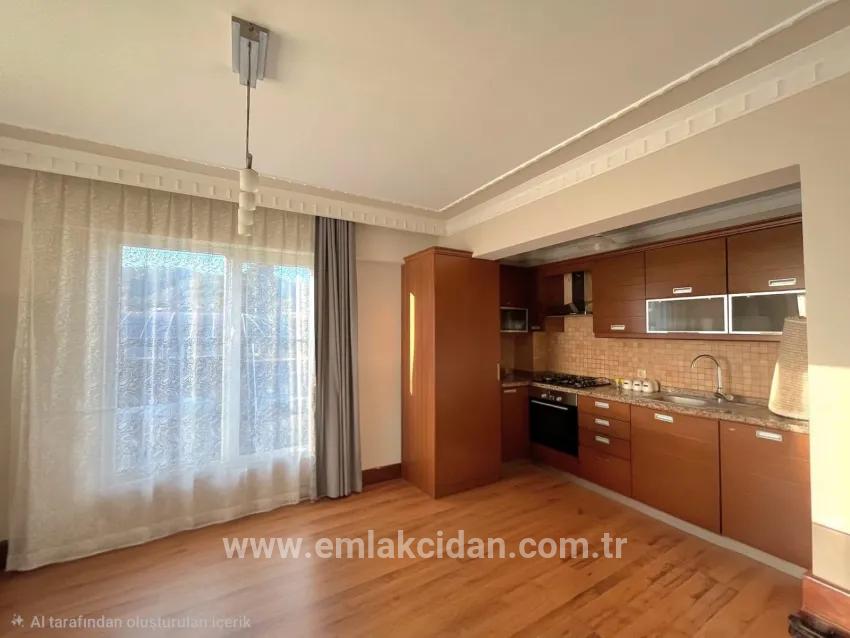 Marmaris'in en prestijli sitesinde satılık 3+1 Üst dubleks daire