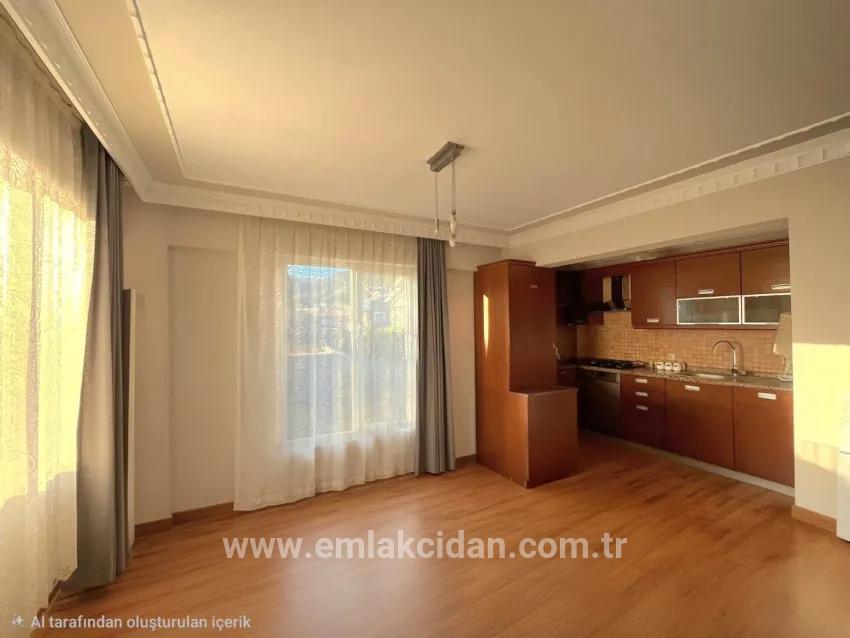 Marmaris'in en prestijli sitesinde satılık 3+1 Üst dubleks daire