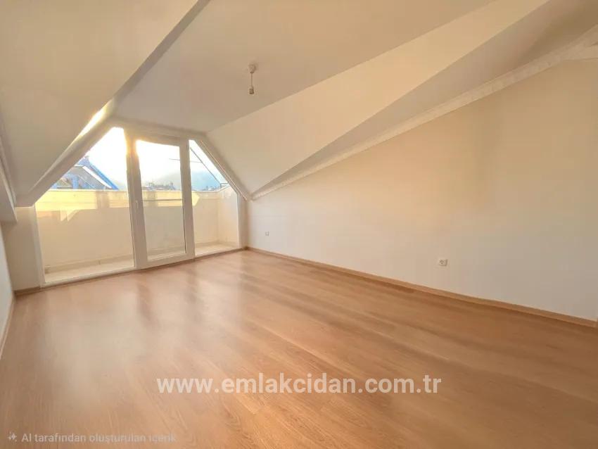 Marmaris'in en prestijli sitesinde satılık 3+1 Üst dubleks daire