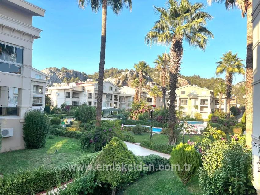 Marmaris'in en prestijli sitesinde satılık 3+1 Üst dubleks daire