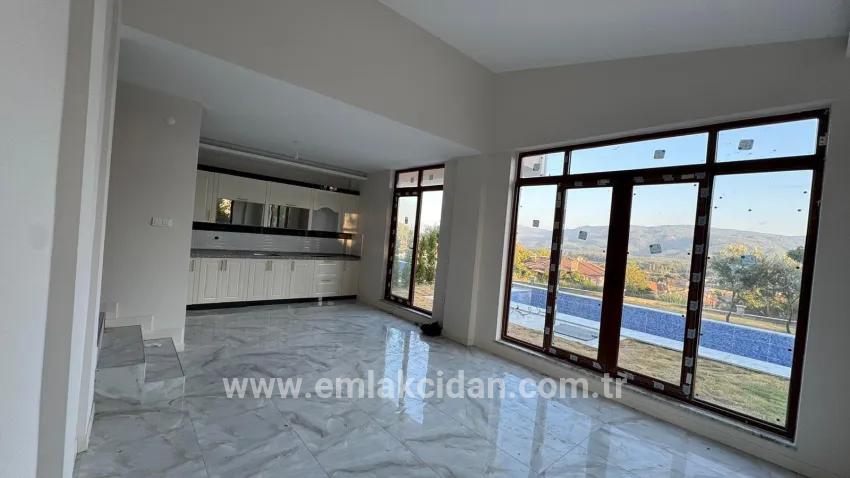 Ula Kızılyaka Mah. Satılık 3+1 Villa - 465 m²