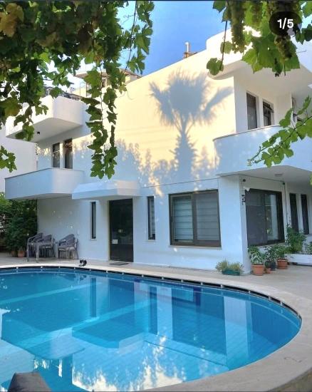 Emlakçıdan Gayrimenkul'den Armutalan Mahallesi 1+1 Eşyalı Kiralık Havuzlu Daire
