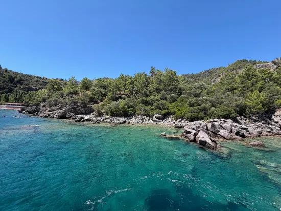 Marmaris Turunç koyunda denize sıfır 4700 m2 kontrollü kullanım alanı