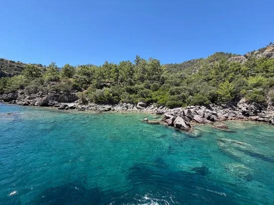 Marmaris Turunç koyunda denize sıfır 4700 m2 kontrollü kullanım alanı