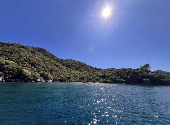 Marmaris cennet adasında satılık 2000 m2 köy