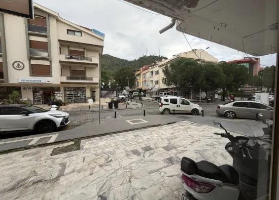 Marmaris marina bölgesinde satılık 2 adet dükkan, tek fiyat 60.000 Tl, kira getirisi mevcut