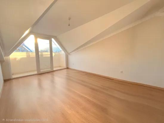 Marmaris'in en prestijli sitesinde satılık 3+1 Üst dubleks daire
