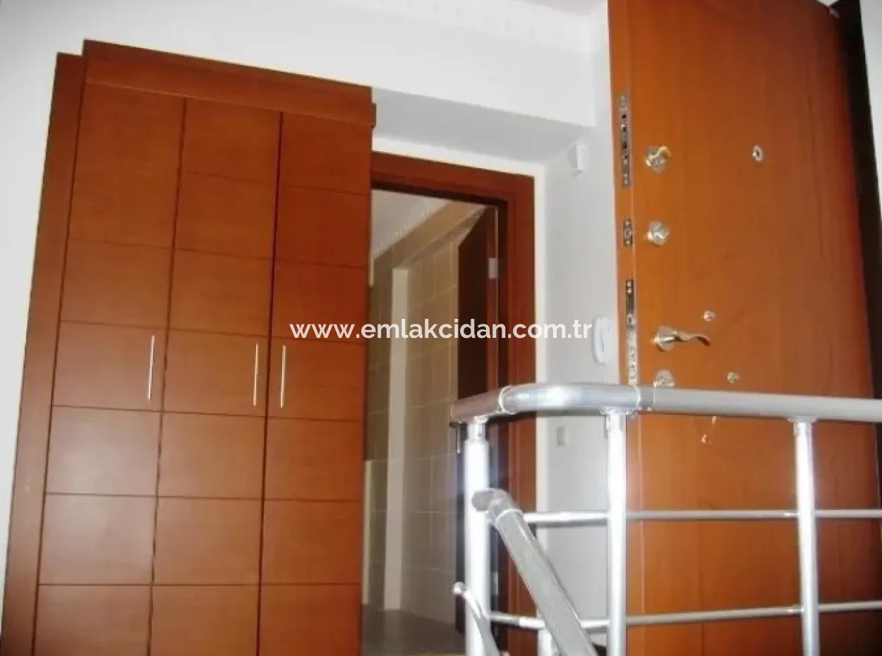 Marmaris Merkezinde Yüzme Havuzlu Site İçerisinde Lüks Dubleks Daire Satılık