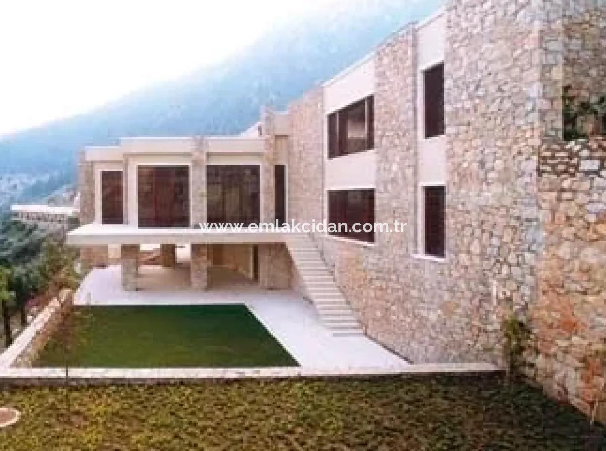 Marmaris,Te 100000M2 Arsa Üzerine Kurulu Helikopter Pisti Mevcut Tatil Köyü