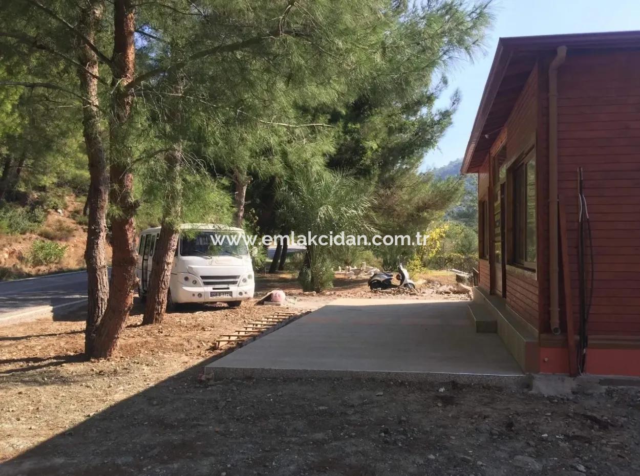 Turgut Köyünde Cadde Üzeri Satılık Hem İşyeri Hem 1 Oda 1 Salon Satılık Daire