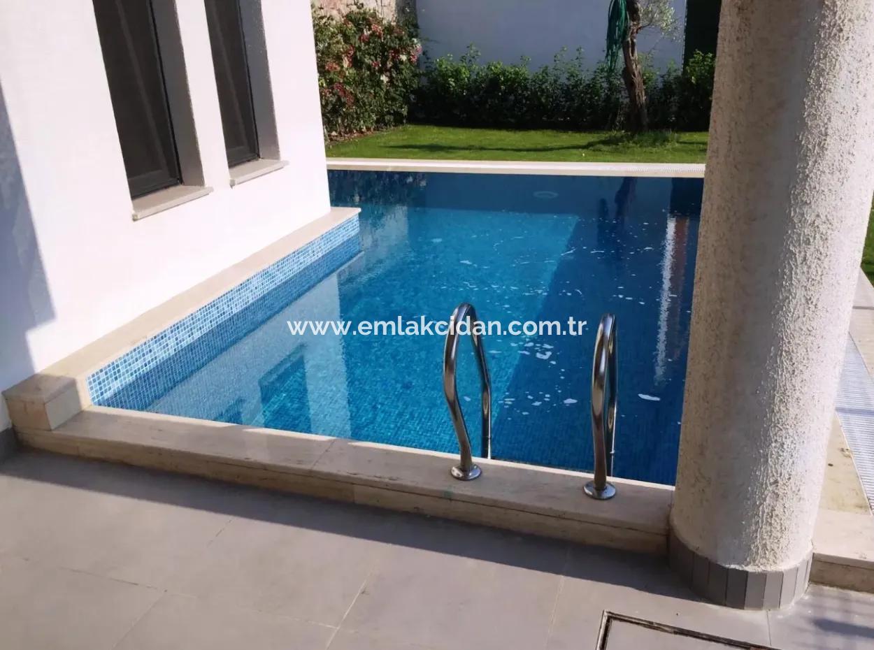 Marmaris İlçesi Beldibi Mahallesinde Satılık Müstakil Havuzlu 4 Oda 2 Salon 220 M2 Havuzlu Akıllı  Villa