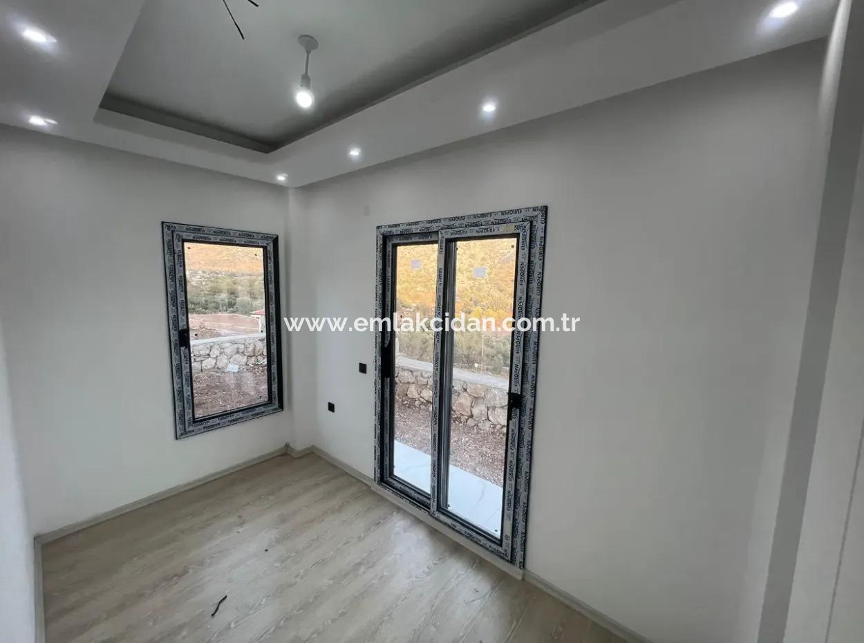 Marmaris Bozburun Mahallesinde Deniz Manzaralı Tam Müstakil Bahçeli Otoparklı Satılık Villa