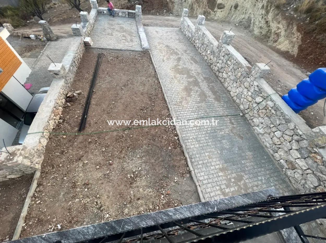 Marmaris Bozburun Mahallesinde Deniz Manzaralı Tam Müstakil Bahçeli Otoparklı Satılık Villa