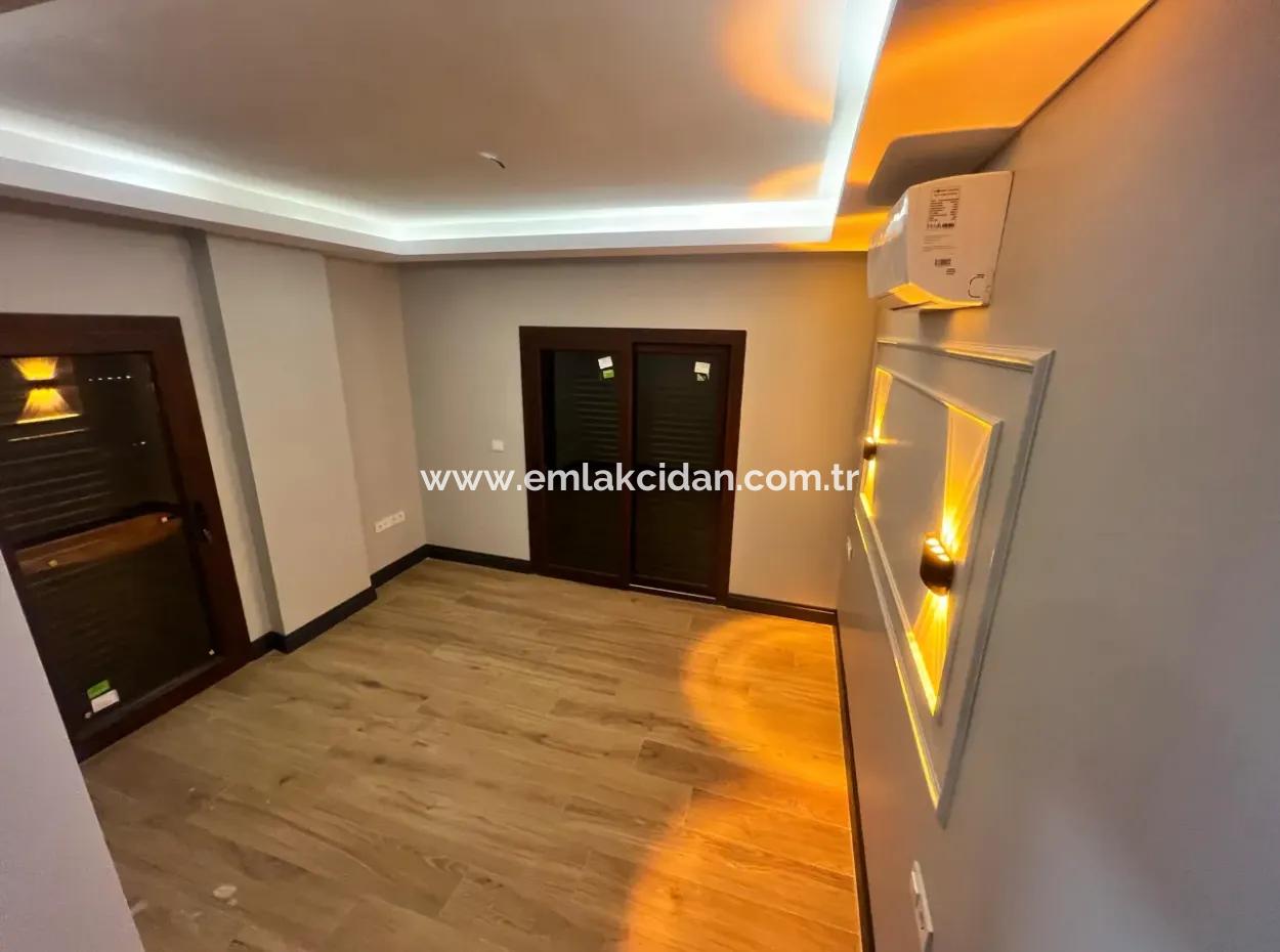 Muhteşem Doğa Manzaralı Müstakil Bahçeli Otoparklı Yüzme Havuzu Mevcut 3 Oda 4 Banyo Ultra Lüks Satılık Villa 500M2 Arsa İçerisinde 3 Katlı