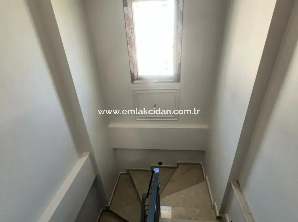 Muhteşem Doğa Manzaralı Müstakil Bahçeli Otoparklı Yüzme Havuzu Mevcut 3 Oda 4 Banyo Ultra Lüks Satılık Villa 500M2 Arsa İçerisinde 3 Katlı