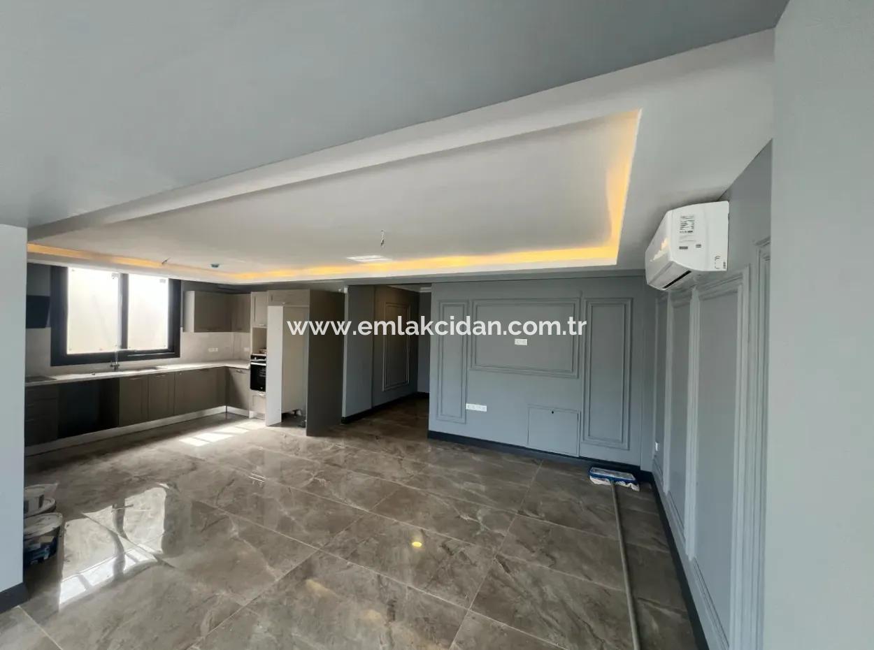 Muhteşem Doğa Manzaralı Müstakil Bahçeli Otoparklı Yüzme Havuzu Mevcut 3 Oda 4 Banyo Ultra Lüks Satılık Villa 500M2 Arsa İçerisinde 3 Katlı