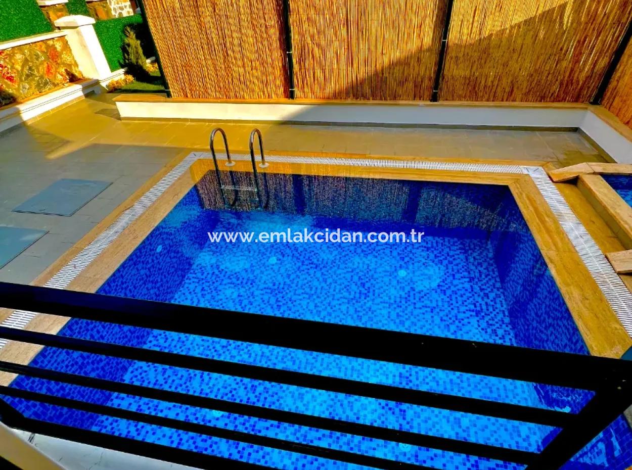 Marmaris Çetibeli Mahallesinde Tam Müstakil Yüzme Havuzlu 3 Oda 1 Salon 3 Banyo Ultra Lüks Günlük Kiralık Villa