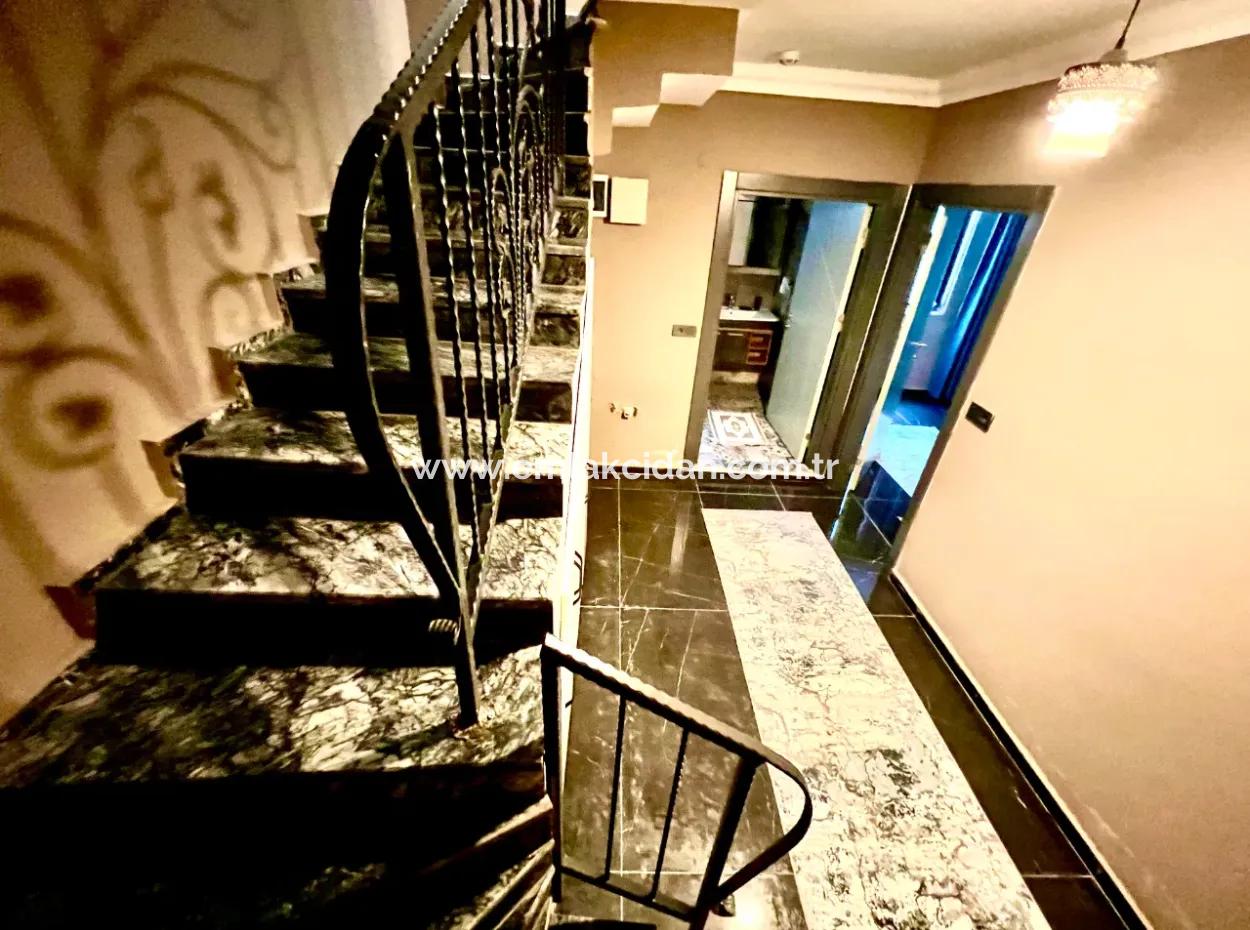 Marmaris Çetibeli,Nde 780M2 Arsa İçerisinde 3 Adet Yüzme Havuzu Ve Çocuk Havuzu Ve Bakıcı Evi Mevcut  Satılık Villa