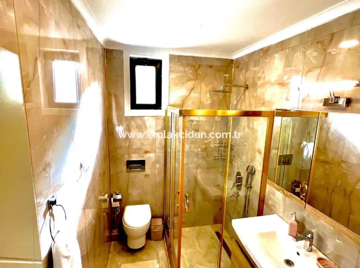 Marmaris Çetibeli,Nde 780M2 Arsa İçerisinde 3 Adet Yüzme Havuzu Ve Çocuk Havuzu Ve Bakıcı Evi Mevcut  Satılık Villa