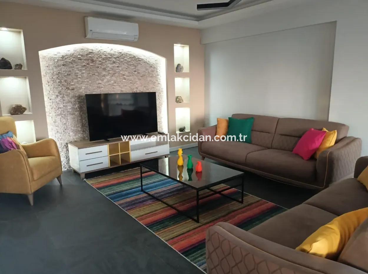 Marmaris Söğüt Köyünde Muhteşem Deniz Manzaralı Yüzme Havuzlu Otoparklı 3 Oda 1 Salon Bahçeli 200M2 Kullanım Alanı Mevcut Satılık Villa