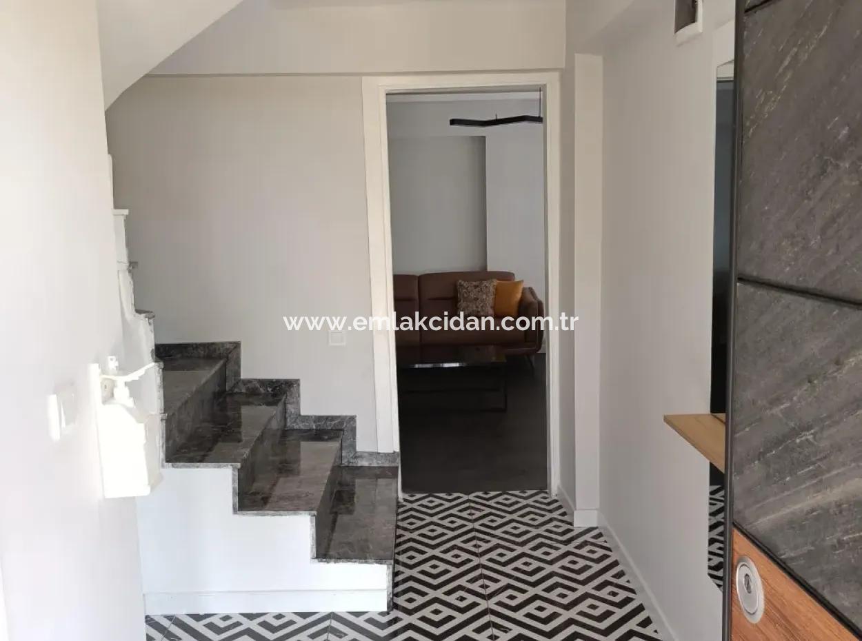 Marmaris Söğüt Köyünde Muhteşem Deniz Manzaralı Yüzme Havuzlu Otoparklı 3 Oda 1 Salon Bahçeli 200M2 Kullanım Alanı Mevcut Satılık Villa