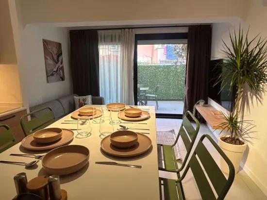 Marmaris Çıldır’da Denize 30 M Sıfır Lüks Bahçeli Eşyalı Kiralık 2+1